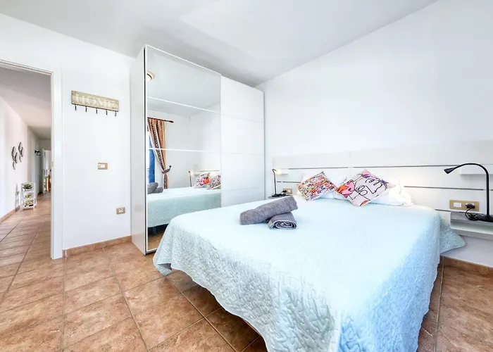 Casa Vista La Pesquera Feriehus *